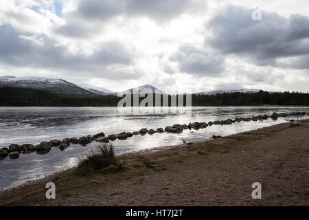 Loch Morlich visto dal Cairngorm Montagne in Scozia Foto Stock