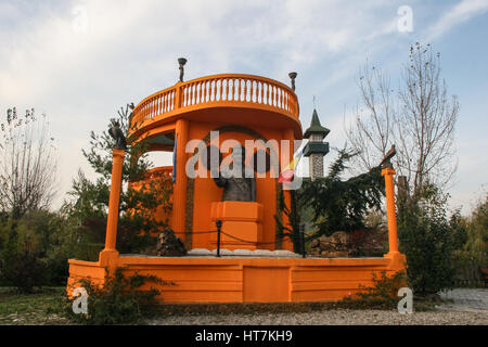 Craiova, Romania, 8 Novembre 2009: una statua dell'ex dittatore rumeno Nicolae Ceausescu è visto nel Museo di rumeno Republi socialista Foto Stock