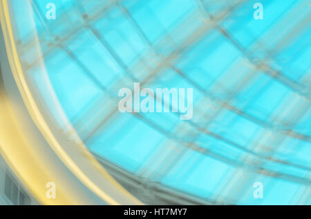 Blue motion blur texture di sfondo. Abstract gli effetti di luce delle vetrate di un otturatore a bassa velocità e una lunga esposizione shot. Foto Stock