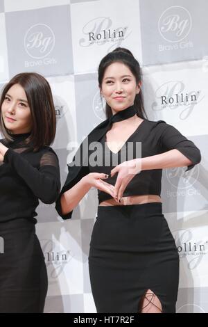 Seul in Corea. 07Th Mar, 2017. Brave ragazze frequentare la vetrina della loro quarta mini album Rollin a Seul, in Corea su 07 Marzo, 2017.(Cina e Corea diritti) Credito: TopPhoto/Alamy Live News Foto Stock