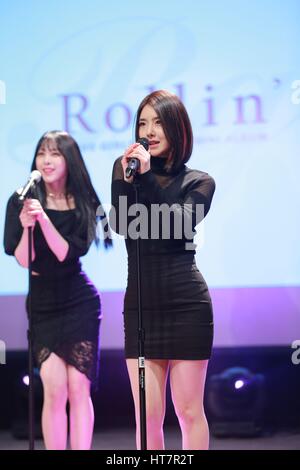 Seul in Corea. 07Th Mar, 2017. Brave ragazze frequentare la vetrina della loro quarta mini album Rollin a Seul, in Corea su 07 Marzo, 2017.(Cina e Corea diritti) Credito: TopPhoto/Alamy Live News Foto Stock