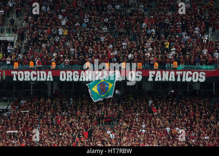 Curitiba, Brasile. 07Th Mar, 2017. Gli appassionati di Atletico PR per Atletico PR x Universidad Catolica, partita valevole per il primo round della CONMEBOL fase di gruppo Bridgestone Libertadores 2017 tenutasi nella Baixada Arena a Curitiba, PR. Credito: Guilherme Artigas/FotoArena/Alamy Live News Foto Stock