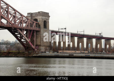 New York, Stati Uniti d'America. 07Th Mar, 2017. I quasi 100-anno-vecchio Hell Gate bridge in New York, Stati Uniti d'America, 07 marzo 2017. Foto: Christina Horsten/dpa/Alamy Live News Foto Stock