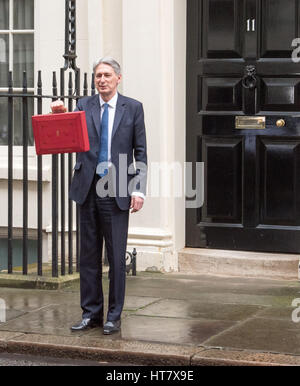 Londra, Regno Unito. 8 Mar, 2017. Phillip Hammond, il cancelliere, foglie 11 di Downing Street per il bilancio Credito: Ian Davidson/Alamy Live News Foto Stock
