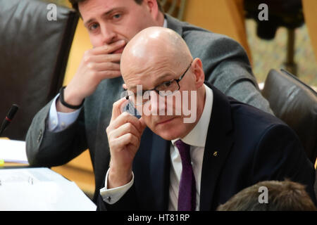 Edimburgo, Scozia, Regno Unito, 08, Marzo 2017. Istruzione scozzese Segretario John Swinney durante l'istruzione delle domande al parlamento scozzese, Credito: Ken Jack/Alamy Live News Foto Stock