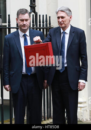 Londra, Regno Unito. 8 Mar, 2017. 2017 Bilancio UK Photocall, 11 Downing Street, Londra, Regno Unito. 8 Mar, 2017. Credito: Tejas Sandhu/Alamy Live News Foto Stock