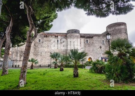 Il XIII secolo il castello di Orso (Castello Ursino noto anche come Castello Svevo di Catania) nella città di Catania, sul lato est della Sicilia Isola, Italia Foto Stock
