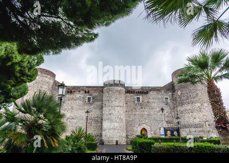 Il XIII secolo il castello di Orso (Castello Ursino noto anche come Castello Svevo di Catania) nella città di Catania, sul lato est della Sicilia Isola, Italia Foto Stock