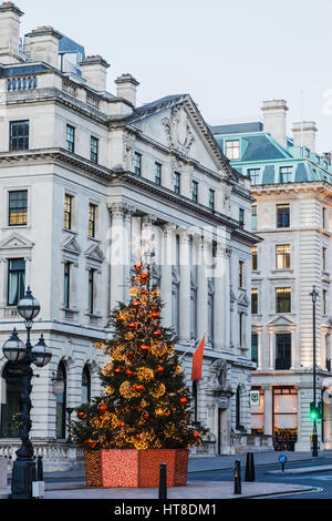 Inghilterra, Londra, Regent Street, Waterloo Place e St James albero di Natale Foto Stock