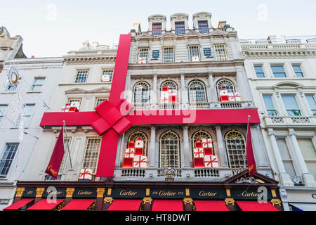 Inghilterra, Londra, Piccadilly, Old Bond Street, Cartier Store con decorazioni di Natale Foto Stock