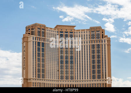 Las Vegas, Stati Uniti d'America - 28 Ottobre 2016: Palazzo Hotel in Las Vegas, serie NV contro un cielo blu. Il Palazzo è il più alto edificio completato in NV e ma Foto Stock