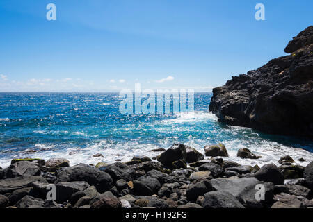 Roccia lavica costa a Los Barrancos, Tenerife, Isole Canarie, Spagna Foto Stock