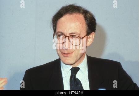 Rt. L'on. Malcolm Rifkind, Segretario di Stato per i trasporti e membro del partito conservatore del Parlamento per Edimburgo Pentlands, parla presso il conservatore Womens conferenza a Londra, in Inghilterra il 27 giugno 1991. Foto Stock