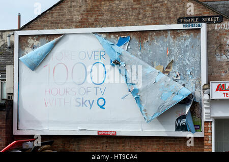 La pelatura di annuncio tramite Affissioni, Temple Street, Off Cowley Road, Oxford, Regno Unito Foto Stock