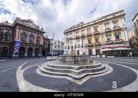 Teatro Massimo Bellini Il Teatro dell'opera (chiamato dopo Vincenzo Bellini) su Vincenzo Bellini Square nella città di Catania, dal lato est della Sicilia Isola, Italia Foto Stock