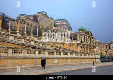 L'ingresso ai giardini del Palazzo Reale (castello), Buda, Budapest, Ungheria. Foto Stock