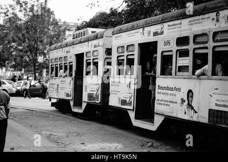 Bianco e Nero pic del Tram in Kolkata (India) Foto Stock