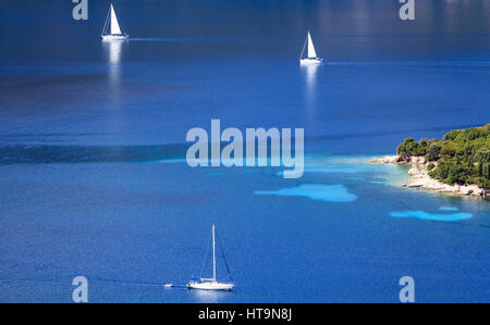 Yachts off Thilia isola, Meganisi, Grecia Foto Stock