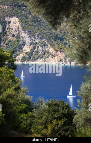 Yachts off Thilia isola, Meganisi, Grecia Foto Stock