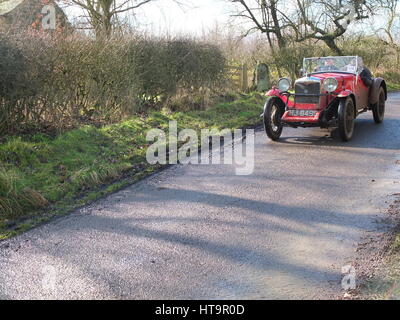 Un'annata Riley 9 speciali per auto su una strada di campagna - prese a John Harris, prova un vintage auto sportiva evento nel Derbyshire organizzato da VSCC Foto Stock