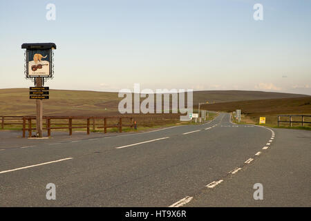 Il Cat & Fiddle Pub sulla A537 nel Parco Nazionale di Peak District Foto Stock