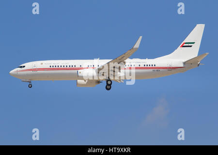 Dubai EMIRATI ARABI UNITI/Marzo 9, 2017: Boeing 737 da Dubai Air Wing all'Aeroporto di Dubai. Foto Stock