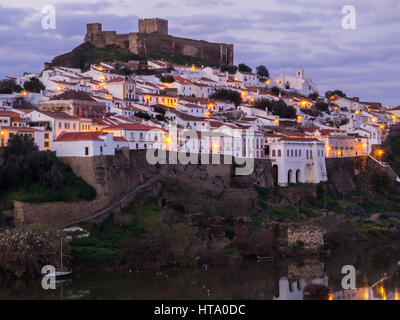 Mertola nella regione Alentejo nel sud del Portogallo. Foto Stock