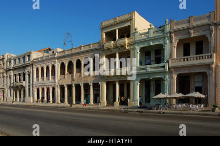 Mare Residenze lungo El Malecon,, Havana, Cuba Foto Stock