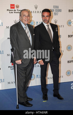 Torero Enrique Ponce y Victoriano Valencia durante il photocall di presentazione della Fiera di San Isidro 2017 a Madrid mercoledì 9 marzo, 2017. Foto Stock