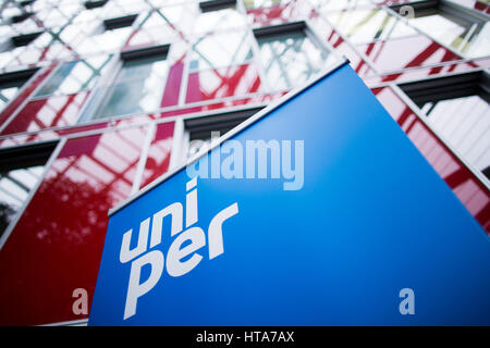 Duesseldorf, Germania. 09Mar, 2017. Il logo Uniper a Duesseldorf in Germania, 09 marzo 2017. La società sta rilasciando la sua relazione finanziaria annuale. Foto: Rolf Vennenbernd/dpa/Alamy Live News Foto Stock