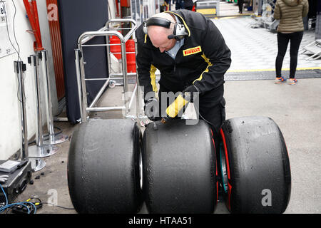 Motorsports: FIA Formula One World Championship 2017, test di Barcellona, Pirelli Tyre Foto Stock