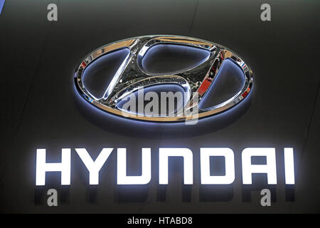 Ginevra, Svizzera. 7 Mar, 2017. Un logo Hyundai, fotografato durante la seconda giornata della stampa al 87th Geneva International Motor Show di Ginevra, Svizzera, 7 marzo 2017. Foto: Uli Deck/dpa/Alamy Live News Foto Stock