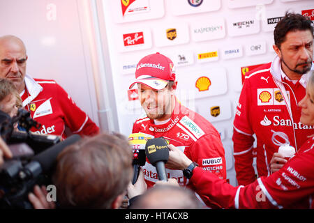 Barcellona, Spagna. 09Mar, 2017. Formel 1 test rides 2017 a Barcellona Sebastian Vettel (GER#5), la Scuderia Ferrari im intervista foto: Cronos/Hasan Bratic Credito: Cronos Foto/Alamy Live News Foto Stock