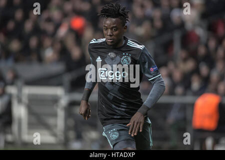 Danimarca, Copenaghen, 9 marzo 2017. Ajax Amsterdam scontrino Bertrand Traore visto durante l'Europa League round di 16 match tra FC Copenhagen e Ajax Amsterdam a Telia Parken. Foto Stock