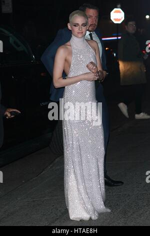 New York, NY, STATI UNITI D'AMERICA. 9 Mar, 2017. Kristen Stewart visto il 9 marzo 2017 in New York City. Credito: Diego Corredor/Mediapunch/Alamy Live News Foto Stock