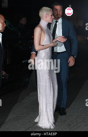 New York, NY, STATI UNITI D'AMERICA. 9 Mar, 2017. Kristen Stewart visto il 9 marzo 2017 in New York City. Credito: Diego Corredor/Mediapunch/Alamy Live News Foto Stock