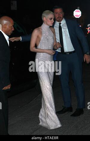 New York, NY, STATI UNITI D'AMERICA. 9 Mar, 2017. Kristen Stewart visto il 9 marzo 2017 in New York City. Credito: Diego Corredor/Mediapunch/Alamy Live News Foto Stock