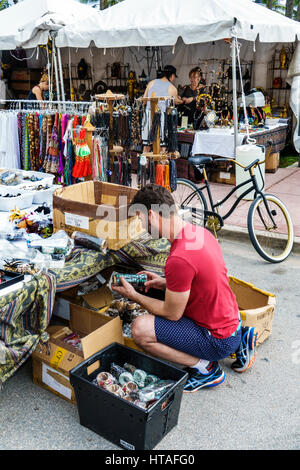 Miami Beach Florida,Art Deco Weekend,festival della comunità,fiera di strada,stand,bancarella,venditori bancarelle stand mercato stand mercato,mostra vendita resto Foto Stock