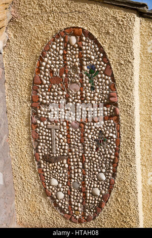 Illustrazione di parete realizzato da conchiglie di mare in St Monan la Scozia Foto Stock