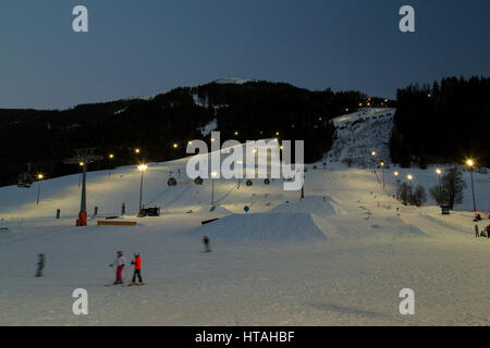 Sci notturno a Hinterglemm, Austria Foto Stock