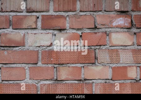 Natursteinmauer mit rotem Sandstein Foto Stock