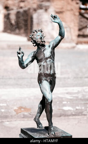 La Casa del Fauno, scavi di Pompei. Pompei fu distrutta durante una catastrofica eruzione del vulcano Vesuvio spanning in AD 79. Foto Stock