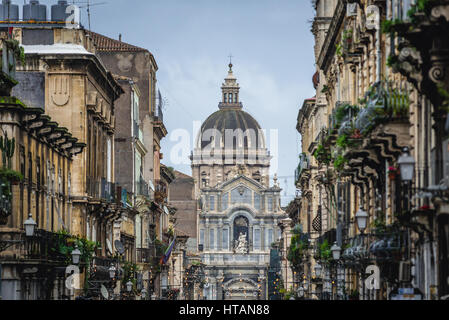 Cattolica Romana Cattedrale metropolitana di Sant'Agata visto da Giuseppe Garibaldi Street nella città di Catania, sul lato est della Sicilia Isola, Italia Foto Stock