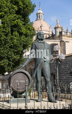 Monumento a Manuel Maria Gonzalez (fondatore del Gruppo Gonzalez Byass sherries compresi Tio Pepe), Jerez de la Frontera, la provincia di Cadiz Cadice, Andalusia, Spagna Foto Stock