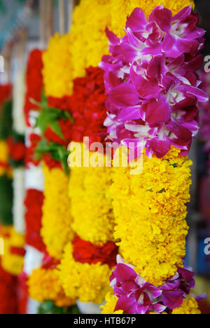 Ghirlanda di calendula artificiale, 5 pezzi, 1,5 m, indiano/americano, per matrimoni, ghirlande di nozze, Diwali, decorazione per mantello, Diwali, fiori primaverili (arancione e giallo