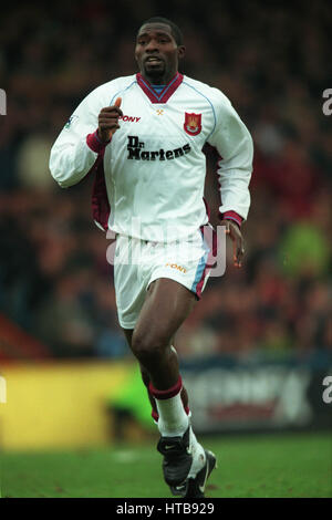 MARC VIVIEN FOE West Ham United FC 30 Gennaio 1999 Foto Stock