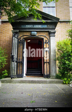 Ingresso alla storica della palude libreria nel centro cittadino di Dublino, Irlanda. Foto Stock