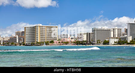 Le onde del mare al largo di Waikiki Hawaii Foto Stock