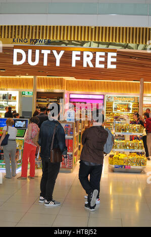 Negozio duty free all'Aeroporto Suvarnabhumi di Bangkok in Thailandia Foto Stock