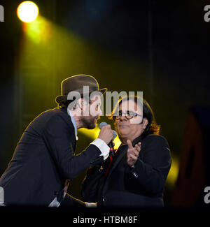 Cantante Italiano Jovanotti e Renato Zero eseguita dal vivo a Campovolo a Reggio Emilia, 22 settembre 2012 Foto Stock